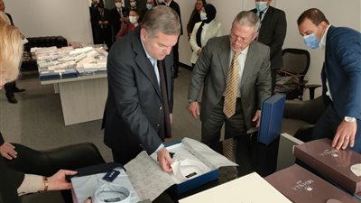 وزير قطاع الأعمال يزور شركة ECH لتسويق وبيع منتجات «القابضة للغزل»