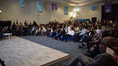 منتدى شباب العالم يطالب بقوانين لخلق التوازن بين العالمين 