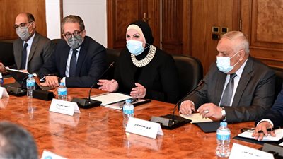 وزيرة التجارة تبحث استعدادات مشاركة مصر بمنتدي بطرسبرج الاقتصادي