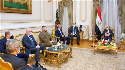 وزير الإنتاج الحربي يناقش مع سفير بولندا سبل تعزيز التعاون