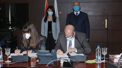 توقيع اتفاقية لإنشاء الميناء الجاف والمركز اللوجيستي في العاشر من رمضان