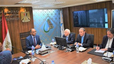 نائب وزير الإسكان يستعرض دور البحث العلمي في مواجهة التغير المناخي 