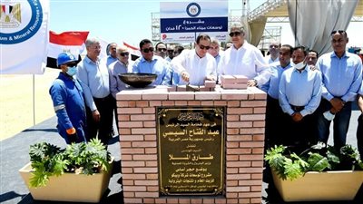 «الملا» يضع حجر الأساس لتوسعات منطقـة ميناء الحمراء البترولي 