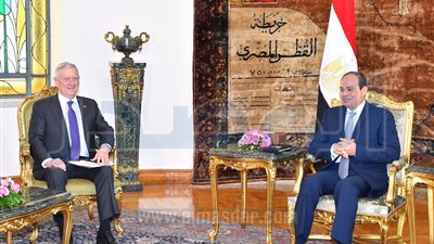 تفاصيل لقاء السيسي وزير الدفاع الأمريكي في القاهرة (صور)