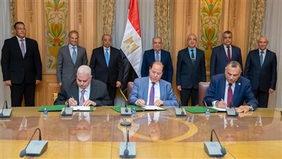 «التنمية المحلية» تتفق مع «الانتاج الحربي» على شراء 40 أتوبيس كهربائي لنقل الركاب بالإسكندرية