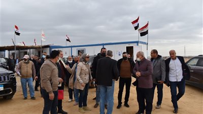 مسئولو «الإسكان» يتفقدون سير العمل بمدينة السويس الجديدة