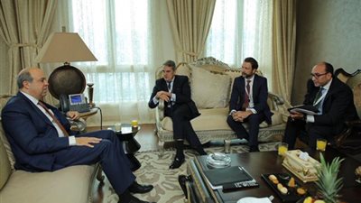 رئيس سلطة الطيران المدنى يبحث مستقبل السلامة الجوية مع الرئيس التنفيذى لـ