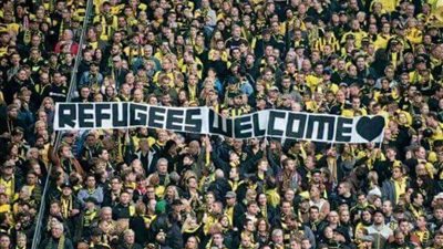 قضية المهاجرين بألمانيا تنتقل من السياسة إلى كرة القدم