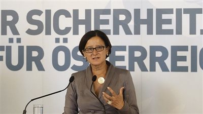 النمسا تشدد الرقابة على حدودها الشرقية لملاحقة مهربي البشر