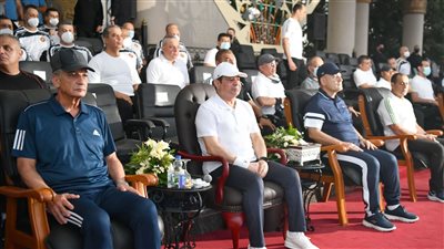 الرئيس السيسي يتفقد الكلية الحربية ويتابع البرامج التدريبية مع الطلبة