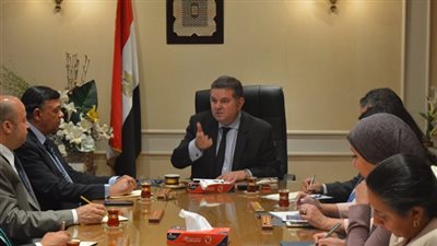 وزير قطاع الأعمال يجتمع بمجلس إدارة 