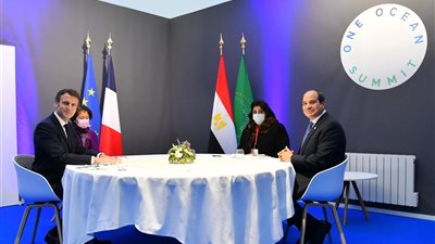 السيسي يبحث مع نظيره الفرنسي تطورات القضايا الإقليمية