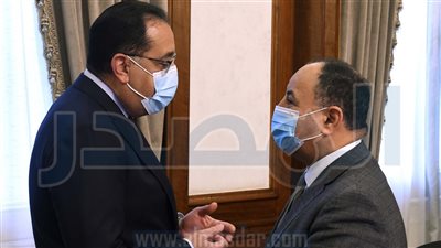 «الوزراء» يوافق علي زيادة الأجور والمنح والعلاوات للموظفين أول يوليو