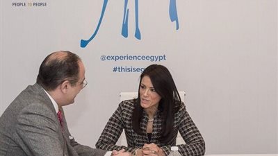 وزيرة السياحة تلتقى نظيرها الإنجليزى على هامش بورصة لندن الدولية