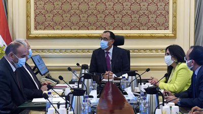 وزير الزراعة يستعرض خطة التوسع فى توفير سلالات الماشية عالية الانتاجية