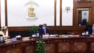 مدبولي يستعرض الاستراتيجية الوطنية للحد من استخدام الأكياس البلاستيكية