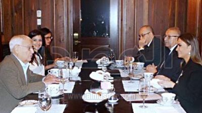 سحر نصر تتفق مع 