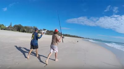 بالفيديو.. طائرة بلا طيار لصيد السمك في أستراليا