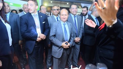 وزير التجارة يفتتح 