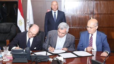 «السكك الحديدية» تتعاقد مع تالجو الإسبانية لتصنيع وتوريد 7 قطارات نوم فاخرة 