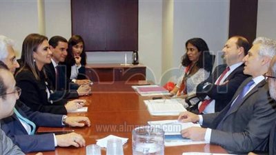 سحر نصر تبحث مع 