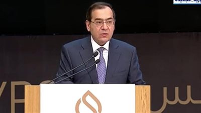 وزير البترول: تحويل 420 ألف سيارة للعمل بالغاز الطبيعي