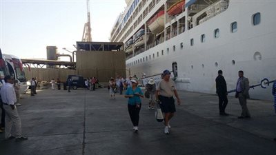 584 سائحا يصلون ميناء سفاجا