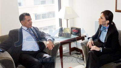 سحر نصر تبحث مع 