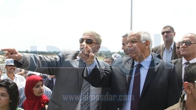 بالصور.. وزير النقل يتفقد ازدواج طريقي الإسماعيلية