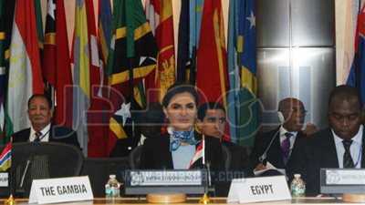 سحر نصر تبحث مع 