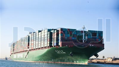 مميش: عبور 50 سفينة لقناة السويس بإجمالي حمولات 2,7 مليون طن