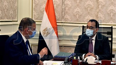 مدبولى يتابع جهود تطوير شركات وزارة قطاع الأعمال العام