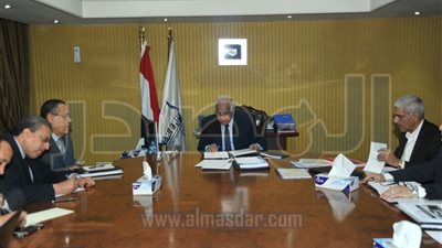 وزير النقل يوجه بالعمل 24 ساعة لإنهاء مشروع تطوير المزلقانات