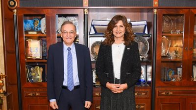 وزيرة الهجرة تبحث نقل تجربة فرنسا في «ميكنة التأمين الصحي»