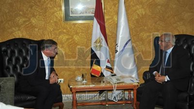 بالصور.. وزير النقل يلتقي السفير البلجيكي بالقاهرة