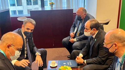 السيسي يبحث مع رئيس وزراء اليونان سبل تعزيز العلاقات الثنائية