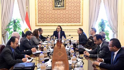 رئيس الوزراء يتابع موقف البنية الأساسية للاتصالات بالعاصمة الإدارية
