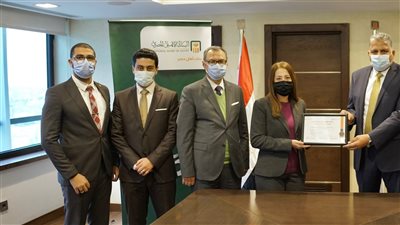 البنك الأهلي يحتفظ بشهادة التوافق مع معاییر فيزا وماستر كارد العالمیة 