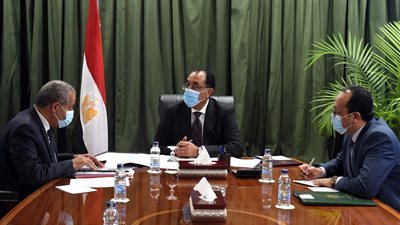 مدبولي يُتابع إجراءات التوسع في إنشاء صوامع تخزين الغلال والحبوب