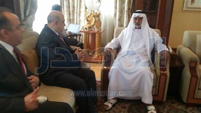 راشد يلتقي وزير الثقافة الإماراتي لبحث سبل تعزيز التعاون السياحي