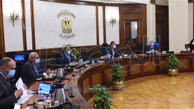 رئيس الوزراء يتابع مع المحافظين ملف التعديات على الأراضي الزراعية
