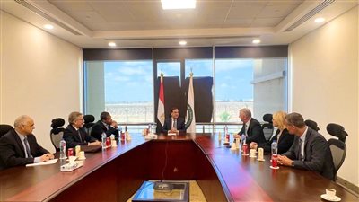 «الملا» يبحث مع رئيس «هالدر توبسو» الدنماركية التعاون بمشروعات التحول الطاقى