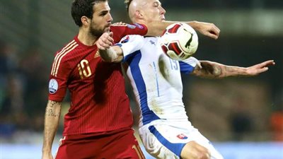 اسبانيا تنتزع صدارة مجموعتها الاوروبية بعد فوزها على سلوفاكيا