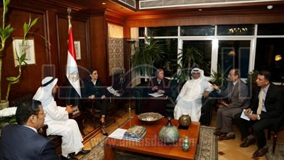  سحر نصر تبحث مع 