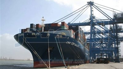 ميناء دمياط يستقبل 12 سفينة حاويات وبضائع عامة 