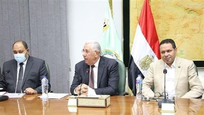 وزير الزراعة يترأس اجتماع اللجنة العليا للدواجن  