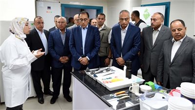 رئيس الوزراء يتفقد مبنى «الرقابة على الصادرات والواردات» بميناء الدخيلة