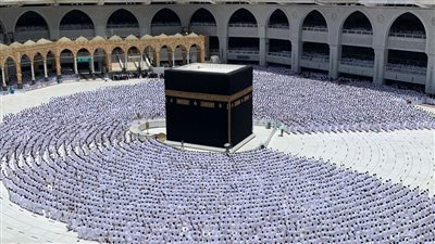 وزير السياحة يعتمد الضوابط المنظمة لتنفيذ رحلات العمرة