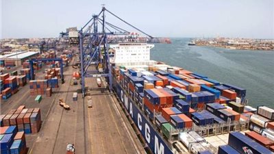 ميناء غرب بورسعيد يستقبل 676 طن معدات بترولية تابعة لحقل ظهر