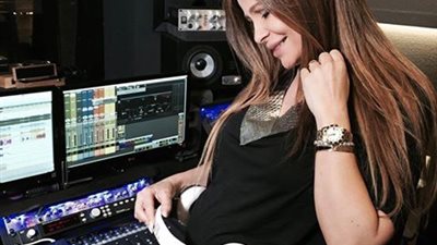 كارول سماحة تُسمع جنينها أغاني ألبومها الجديد